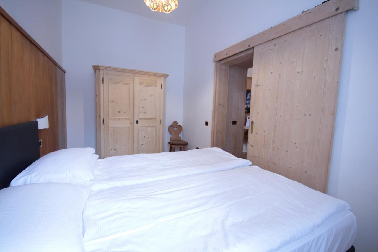 Hotel Villa Alpina ***S กอร์ตินาดัมเปซโซ ภายนอก รูปภาพ