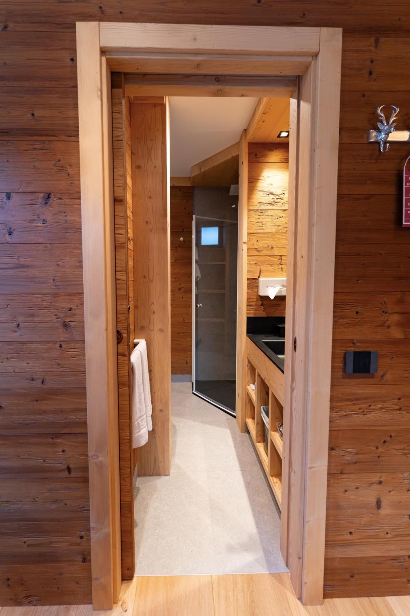 Hotel Villa Alpina ***S กอร์ตินาดัมเปซโซ ภายนอก รูปภาพ