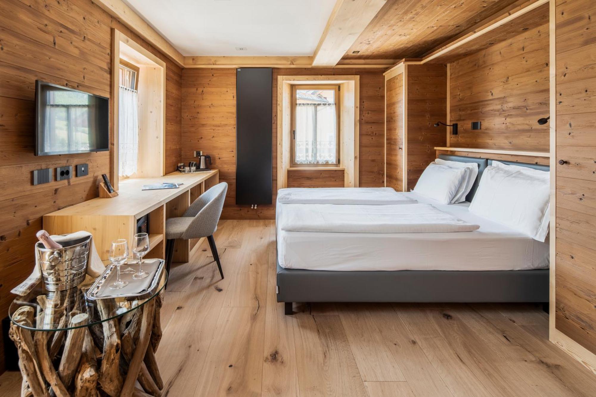 Hotel Villa Alpina ***S กอร์ตินาดัมเปซโซ ภายนอก รูปภาพ