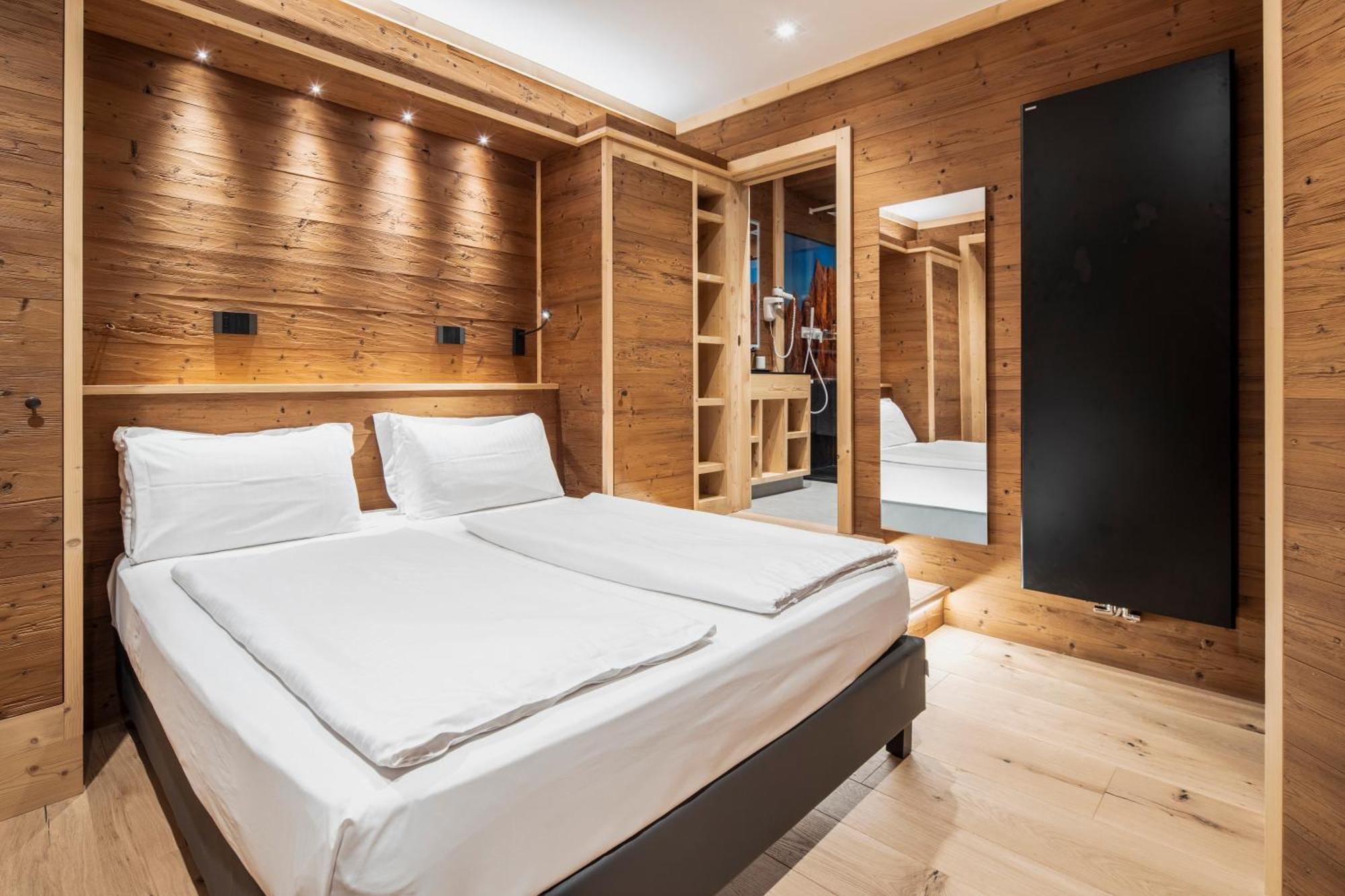 Hotel Villa Alpina ***S กอร์ตินาดัมเปซโซ ภายนอก รูปภาพ