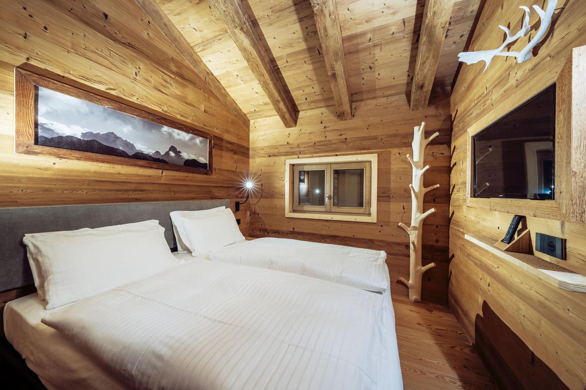 Hotel Villa Alpina ***S กอร์ตินาดัมเปซโซ ภายนอก รูปภาพ