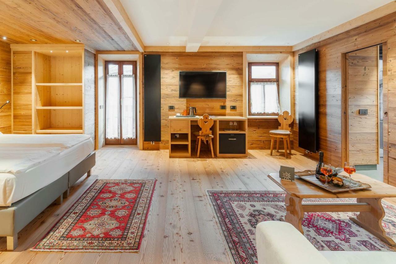 Hotel Villa Alpina ***S กอร์ตินาดัมเปซโซ ภายนอก รูปภาพ