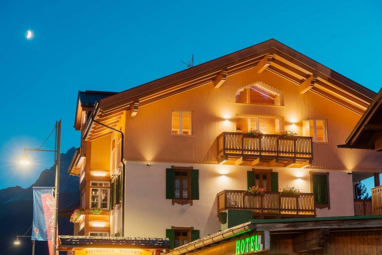 Hotel Villa Alpina ***S กอร์ตินาดัมเปซโซ ภายนอก รูปภาพ